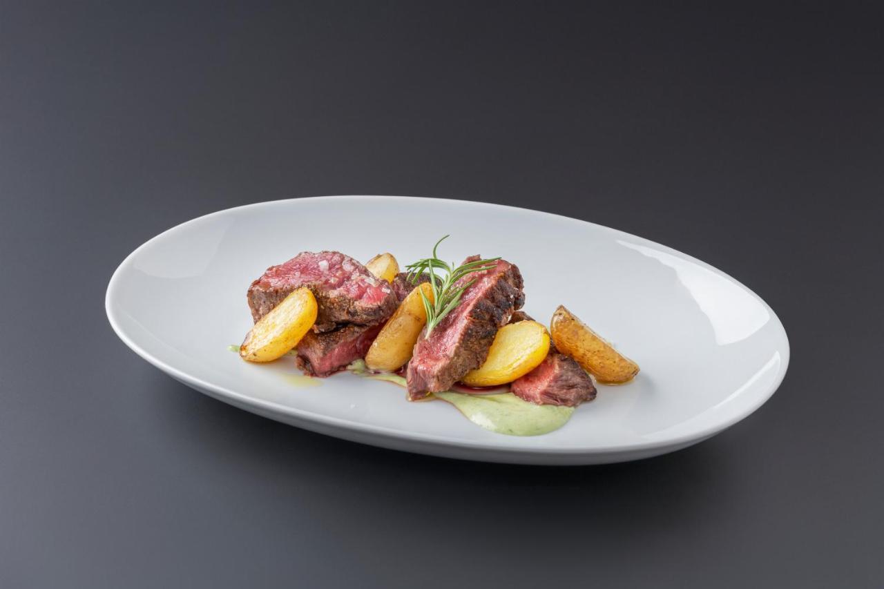 Eurostars Portico Аликанте Экстерьер фото A steak with potatoes