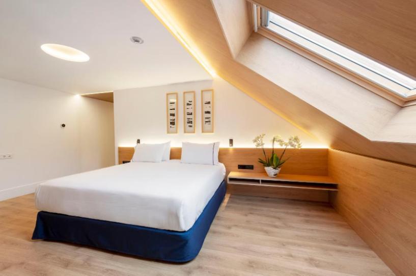 Eurostars Portico Аликанте Экстерьер фото A room at the hotel